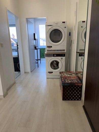Frisch renovierte, voll möblierte 2-Zimmer-Wohnung mit Balkon in Düsseldorf-Oberbilk – Foto 5