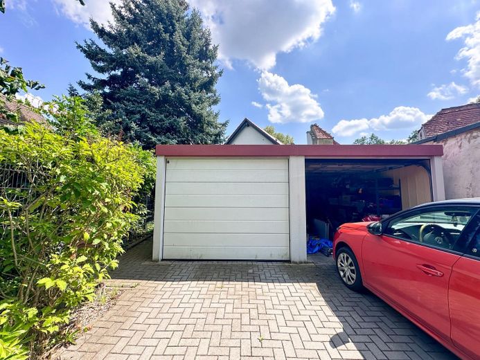 großes individuell erbautes Einfamilienhaus mit Einliegerwohnung in Pausndorf-Solar & Wärmepumpe – Garage