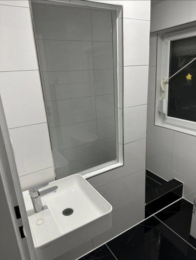 Відремонтована 4-кімнатна квартира з балконом у Willroth – Foto 9