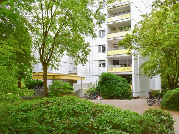 Renovieren und Wohlfühlen: Eigentumswohnung mit Loggia nahe den Vogelstang-Seen mit Stellplatz – Foto 1