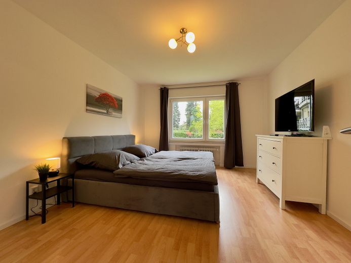 Schöne 3-Zimmer-Wohnung im Herzen von Langenfeld – Schlafzimmer 