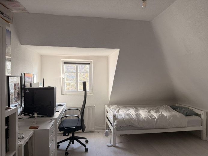 *Ehemals Unternehmervilla...jetzt Ihr neues Zuhause - TOP gepflegtes Einfamilienhaus* – DG Zimmer