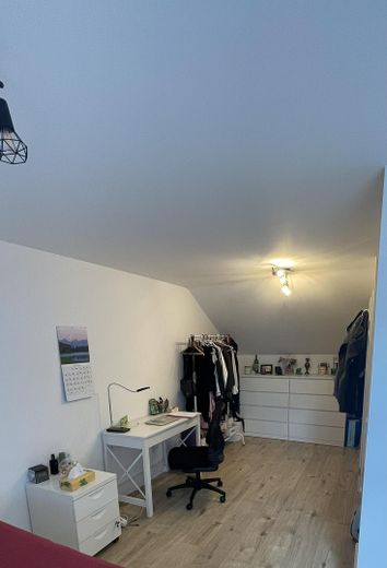 Gepflegtes und umfassend saniertes Reihenmittelhaus in Kirchseeon – sofort bezugsfrei – Kinderzimmer DG