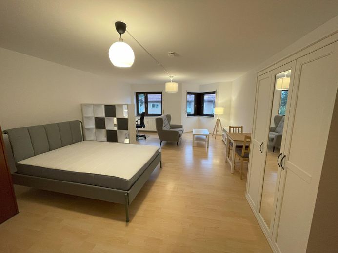 Zimmer Blick Richtung Fenster