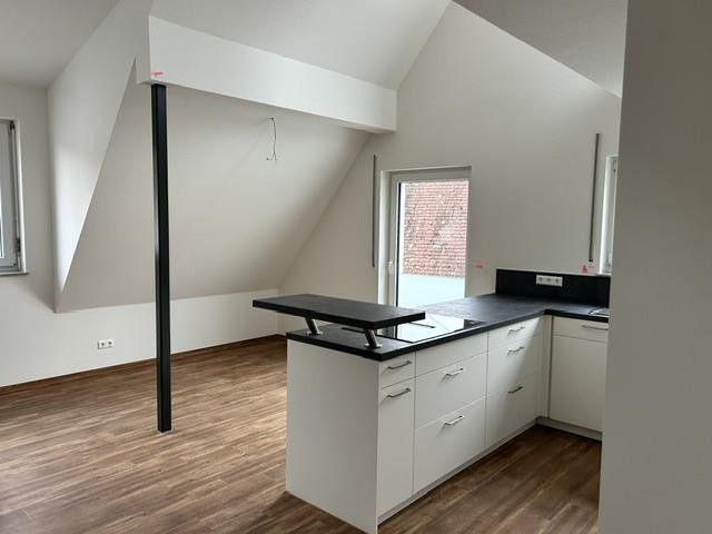 Elegante maisonette di 4 locali con balcone (casa KfW 55) dal 15/11/2026 – Blick von Küche ins Esszimmer