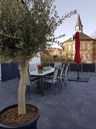 Traumhaus mit Einliegerwohnung in Saabrücken, Pool, Sauna, Klima .... – Terasse vorne Haupthaus 2