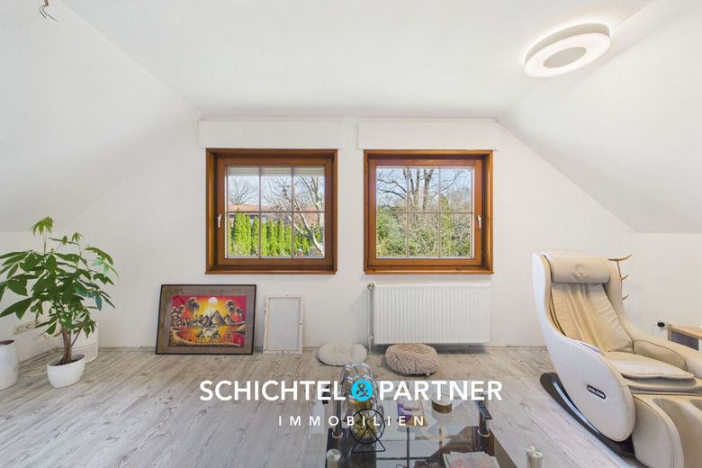 Quelkhorn | Traumhaftes 3-Parteien-Haus auf schönem Grundstück – S&amp;P | Wohnzimmer