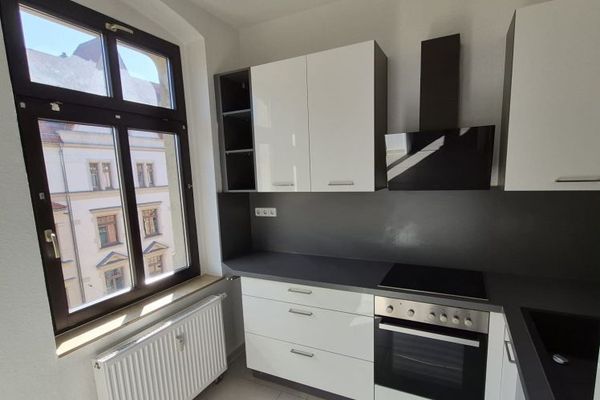 + + + 3 Zimmer Whg. mit EBK, Balkon, Bad mit Wanne und Dusche + + +