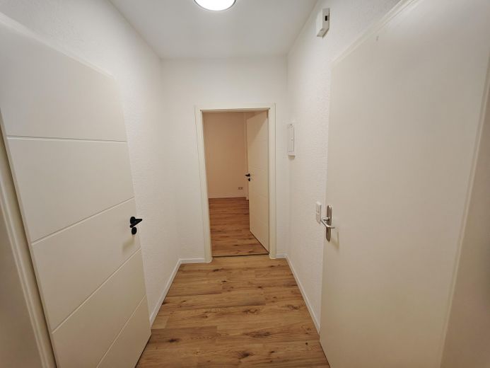 Vacant 2-room apartment | freshly renovated | raised ground floor | garden view | no commission – Foto 10