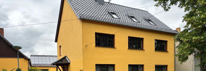 Wohnhaus - Straßenansicht