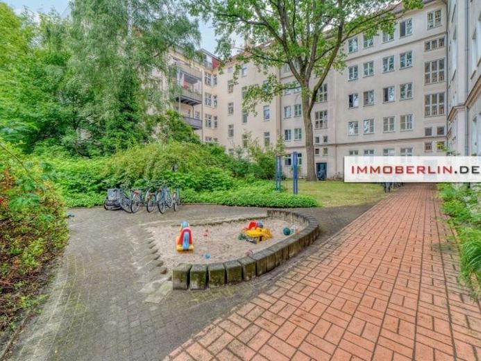 IMMOBERLIN.DE - Top city location! Bright 2-room apartment near Frankfurter Allee – Photo 1