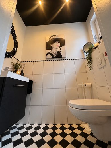 Neuwertiges Haus mit Pool in verkehrsberuhigter Straße – Foto 7