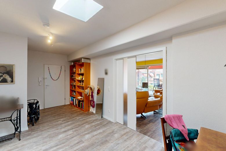 Lichtdurchflutete 4-Zimmer-Wohnung mit 138 m², inkl. Tiefgarage und Balkon in Hamburg-Bergedorf – Eingangsbereich
