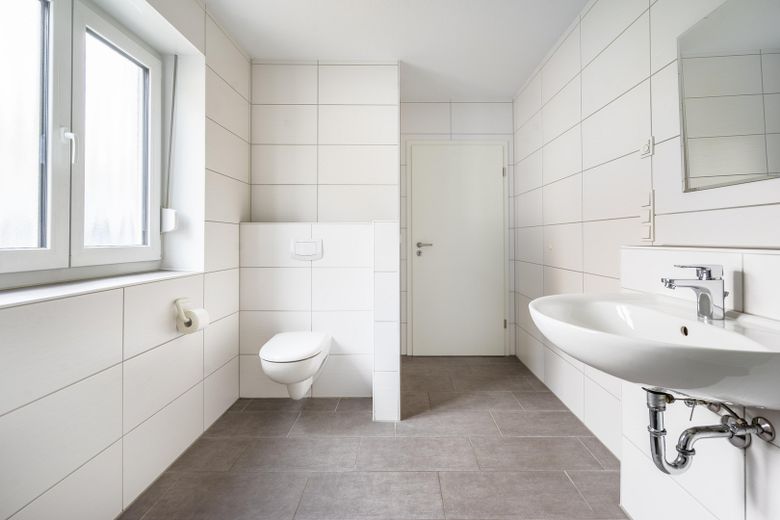 * Ampio appartamento di 3,5 locali | 94 m² | cucina componibile e balcone * – Badezimmer