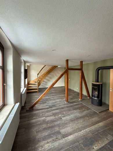 Großzügiges 8-Zimmer EFH mit wunderschönem Garten, Kamin und Einliegerwohnung – Wohnzimmer