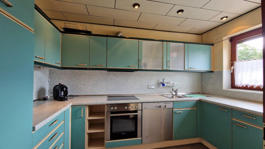 Casa a schiera di testa con camino e moderno impianto di riscaldamento ibrido a gas a Berlino-Rudow – Küche