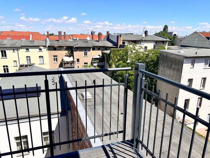 ¡Primera ocupación tras reforma! Moderna vivienda de 2 estancias con balcón y cocina equipada en el centro sur – Blick vom Balkon DG