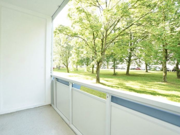 Balkon / Bad mit Fenster – Foto 1
