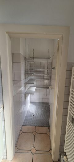 120 m² का गर्म विंटरगार्डन, टैरेस और बगीचे सहित – Schleswig में असाधारण अपार्टमेंट – Vorratsraum