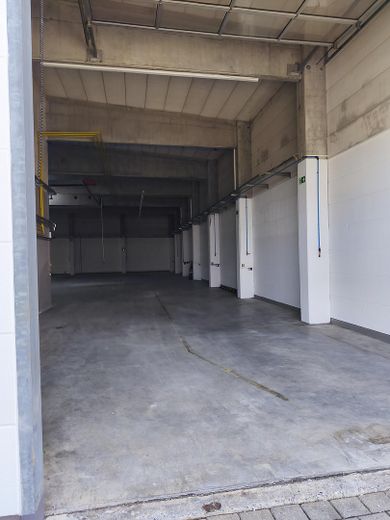 Gewerbehalle / Lagerhalle / Halle 624qm / Büro 247qm in 91126 Rednitzhembach – Einfahrtsbereich LKW in Halle