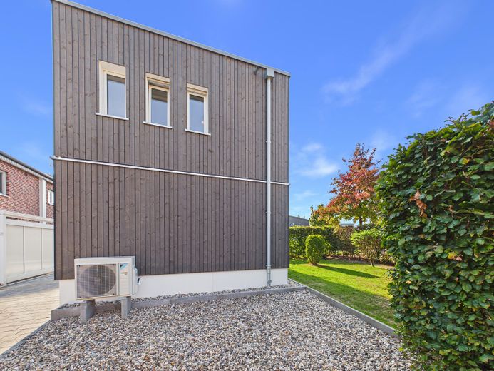 Wie neu! Hochwertig saniertes, freistehendes Einfamilienhaus in Wesel-Lackhausen – Straßenansicht