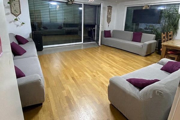 Aantrekkelijk, groot 2-kamerappartement in de stad met terras en zonnige tuin in Echterdingen