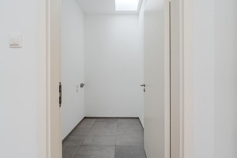 Dachgeschosswohnung direkt am Boxhagener Platz ! 7-Zimmer ! Provisionsfrei ! – Hauswirtschaftsraum
