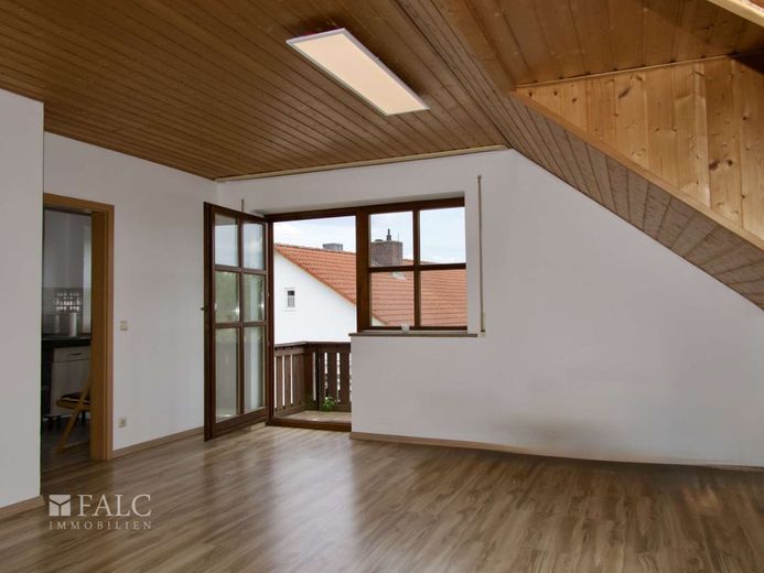 Einfach Mehr: Top gepflegte 2-Zimmer-Wohnung, EBK &amp; TG inklusive. Ruhige Wohnlage in 93333 Neustadt. – Wohnen-Küche-Balkon