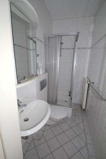 Ostviertel: 2-Zimmer-Whg Nähe Schwänchenteich Kep 2.OG Mitte – Bad