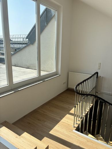 Sobre los tejados de Leipzig: dúplex de 2,5 habitaciones con 25 m² de terraza-solárium en la azotea en Rosental/Zoo – Foto 10