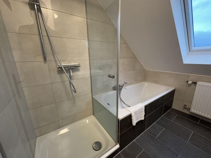 4ZKB Maisonettewhg., Stellplatz, Moritzberg – Vollbadezimmer