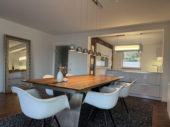 Wohn-/Esszimmer und Küche