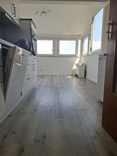 Küche mit Blick auf Essecke