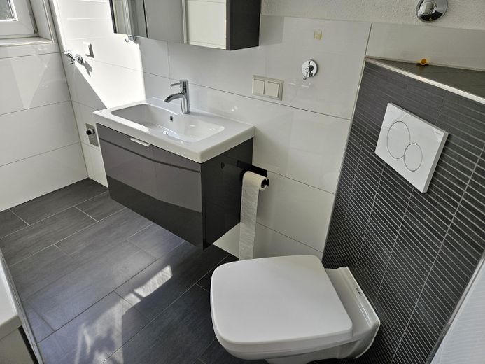 Bad mit Badewanne und WC