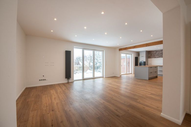 1-Fam. Haus in Harrislee inkl. tollem Grundriss, EBK &amp; Fernwärme – EG Wohnzimmer 1 (offen)