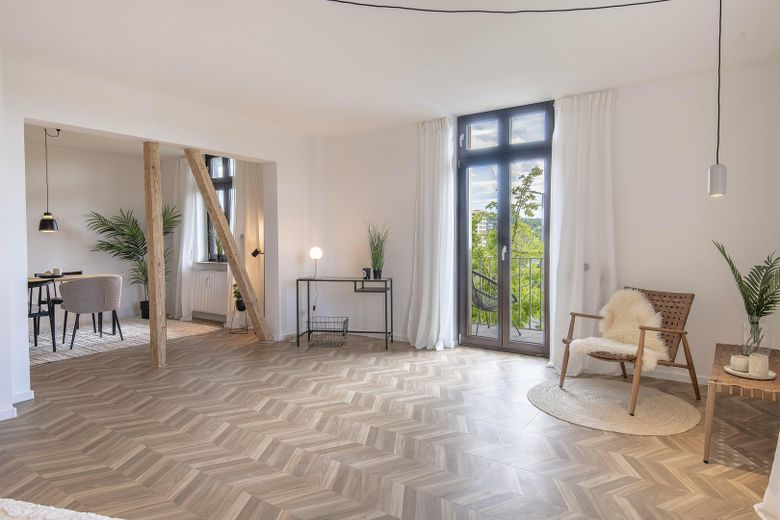 Blick vom Wohn- zum Esszimmer