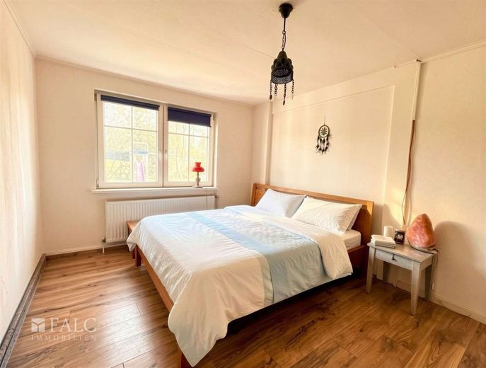 Zweifamilienhaus - Familienfreundlich mit großem Grundstück – EG-Schlafzimmer