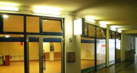Provisionsfrei - VIELSEITIGE Nutzungsmöglichkeiten – Außenansicht mit Schaufenster