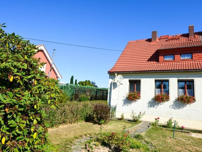 Respirare l’aria di campagna a Löthain - bifamiliare con 4 locali e terreno di ca. 655 m² incl. 2 garage! – Foto 1