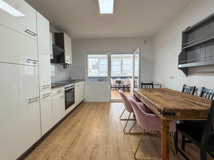 zentrale 3 Zimmer Wohnung mit Wintergarten – Wohnküche