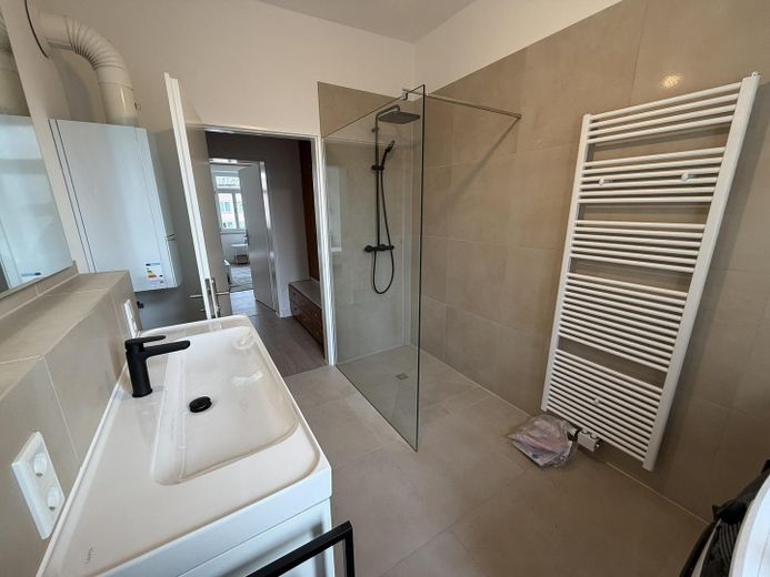 Großes Bad, Bodentiefe Dusche