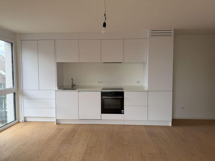 Moderne 2-Zimmer-Neubauwohnung mit Klimaanlage, Balkon und EK – Küche
