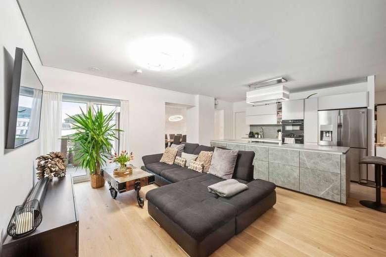 180qm Penthouse Wohnung in Frankfurt Rödelheim – Wohnzimmer