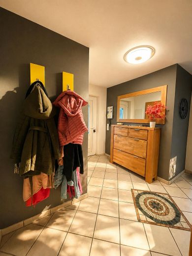 Großzügiges Zweifamilienhaus mit Photovoltaikanlage und attraktiver Mieteinnahme in Hennef – Foto 4