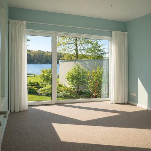 gepflegte Villa mit eig. Seezugang, Steg, Gästehaus, Sauna, Designmobiliar nahe Berlin – Foto 37