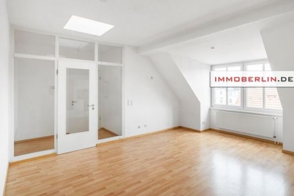 IMMOBERLIN.DE - Moderne Dachgeschosswohnung mit Lift & Pkw-Stellplatz