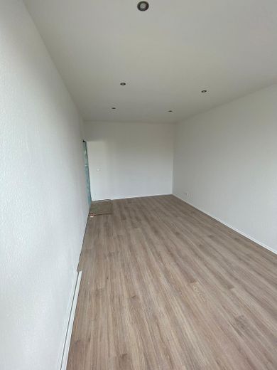 118 m² a 1.003 € di canone netto – solo 16–18 min da Düsseldorf – 4° piano senza ascensore – 2. Schlafzimmer