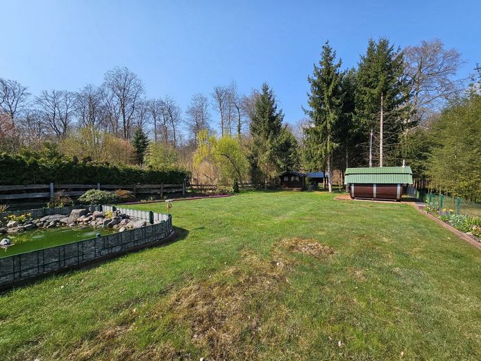 Idyllisches Waldidyll: Sauna, Wintergarten, riesigem Gartenparadies! – Garten