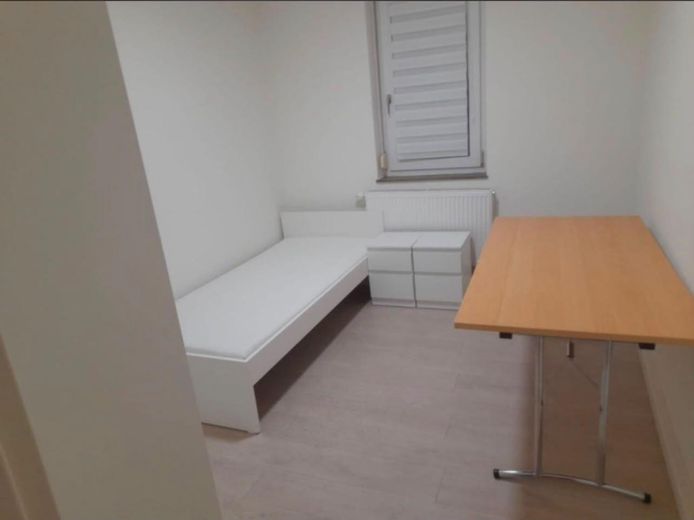 Helles, voll möbliertes 20qm Zimmer in Ludwigsburg – Reine Frauen-WG – Schlafzimmer