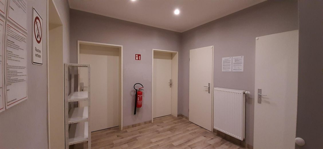 Voll vermietetes Mehrfamilienhaus mit stabilem Cashflow und Entwicklungspotenzial in Krefeld – EG Wohnungsflur